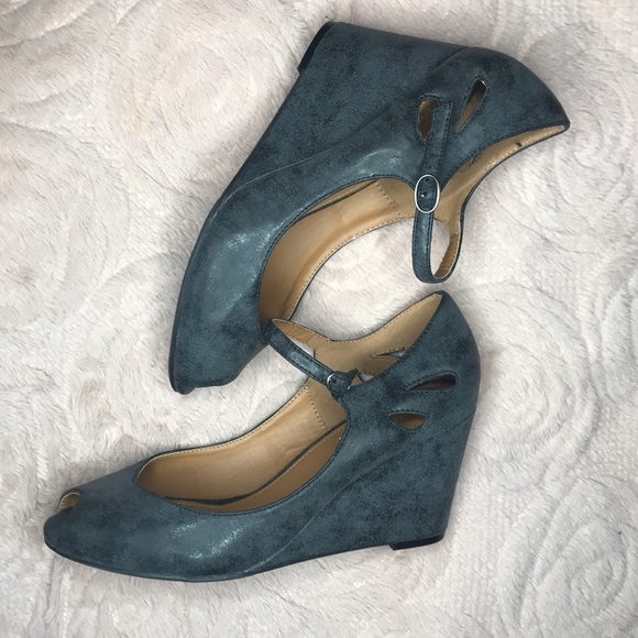 NWOT Vintage Inspired Wedges - Picture 4 of 6